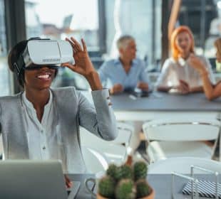 Le futur du travail : Comment les technologies redéfinissent nos bureaux